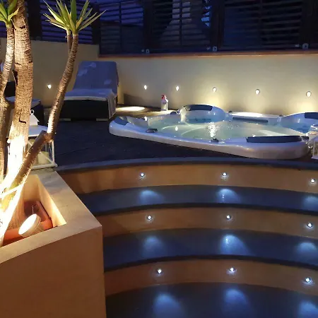 Villetta Con Piscina 펜션 풀라
