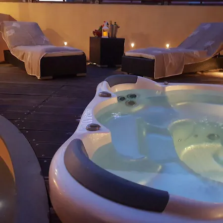 펜션 Villetta Con Piscina *