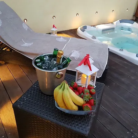 Villetta Con Piscina 펜션