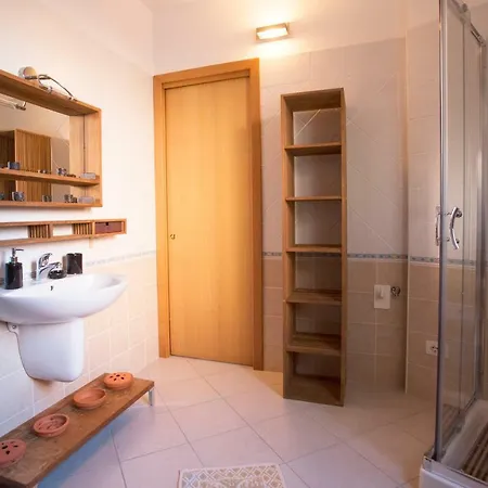 Villetta Con Piscina 펜션 풀라