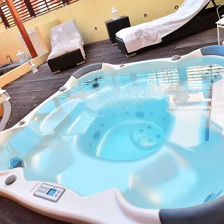 펜션 Villetta Con Piscina *